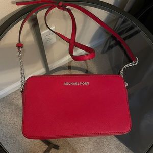 red michael kors crossbody